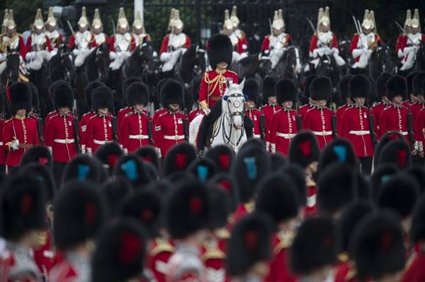 ชมภาพบรรยากาศ อังกฤษเฉลิม 90 พรรษาควีนเอลิซาเบธยิ่งใหญ่ ชมภาพบรรยากาศ อังกฤษเฉลิม 90 พรรษาควีนเอลิซาเบธยิ่งใหญ่