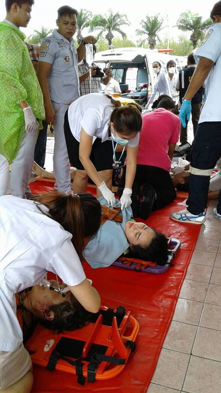 สปีดโบ๊ทชนกันกลางทะเลภูเก็ต-เร่งช่วยนักท่องเที่ยว เจ็บหลายราย สปีดโบ๊ทชนกันกลางทะเลภูเก็ต-เร่งช่วยนักท่องเที่ยว เจ็บหลายราย