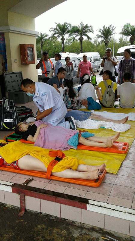 สปีดโบ๊ทชนกันกลางทะเลภูเก็ต-เร่งช่วยนักท่องเที่ยว เจ็บหลายราย สปีดโบ๊ทชนกันกลางทะเลภูเก็ต-เร่งช่วยนักท่องเที่ยว เจ็บหลายราย