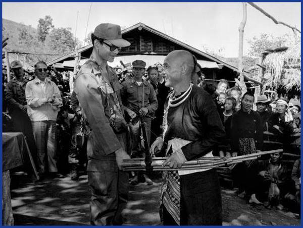 15 ภาพ ในหลวง รัชกาลที่ 9 ทรงปฏิบัติพระราชกรณียกิจ เพื่อพสกนิกรชาวไทย 15 ภาพ ในหลวง รัชกาลที่ 9 ทรงปฏิบัติพระราชกรณียกิจ เพื่อพสกนิกรชาวไทย