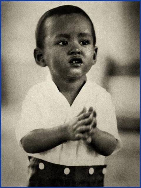 เรื่องเล่าของพ่อ ในหลวง ร.9 ทรงตรัสถาม สมเด็จย่า สมัยวัยเยาว์ เรื่องเล่าของพ่อ ในหลวง ร.9 ทรงตรัสถาม สมเด็จย่า สมัยวัยเยาว์