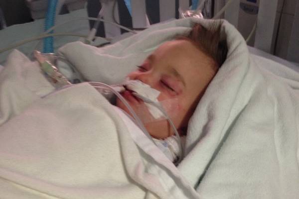 เลวเกินมนุษย์ พ่อเลี้ยงหื่นทุบตี-ข่มขืนทารกน้อย 10 เดือนจนตาย เลวเกินมนุษย์ พ่อเลี้ยงหื่นทุบตี-ข่มขืนทารกน้อย 10 เดือนจนตายเลวเกินมนุษย์ พ่อเลี้ยงหื่นทุบตี-ข่มขืนทารกน้อย 10 เดือนจนตาย