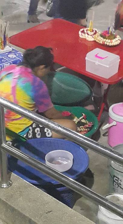 มาอีกแล้ว.. ดราม่าเก็บกระทงไปขายต่อ ชาวเน็ตถกสนั่น เหมาะสมหรือไม่ !? มาอีกแล้ว.. ดราม่าเก็บกระทงไปขายต่อ ชาวเน็ตถกสนั่น เหมาะสมหรือไม่ !?