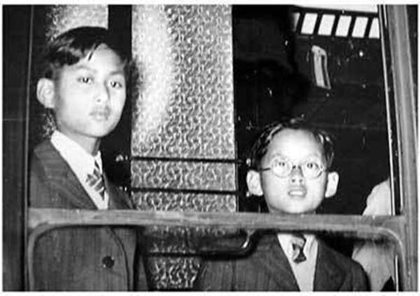 ภาพอบอุ่น.. ความสนิทสนมของพี่ชายน้องชาย รัชกาลที่ 8 กับรัชกาลที่ 9 ภาพอบอุ่น.. ความสนิทสนมของพี่ชายน้องชาย รัชกาลที่ 8 กับรัชกาลที่ 9