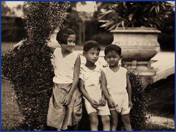 เรื่องเล่าของพ่อ ในหลวง ร.9 ทรงตรัสถาม สมเด็จย่า สมัยวัยเยาว์ เรื่องเล่าของพ่อ ในหลวง ร.9 ทรงตรัสถาม สมเด็จย่า สมัยวัยเยาว์