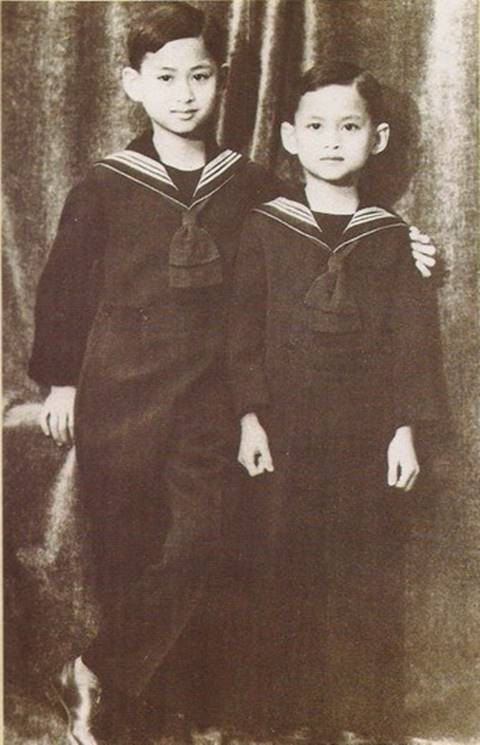 ภาพอบอุ่น.. ความสนิทสนมของพี่ชายน้องชาย รัชกาลที่ 8 กับรัชกาลที่ 9 ภาพอบอุ่น.. ความสนิทสนมของพี่ชายน้องชาย รัชกาลที่ 8 กับรัชกาลที่ 9