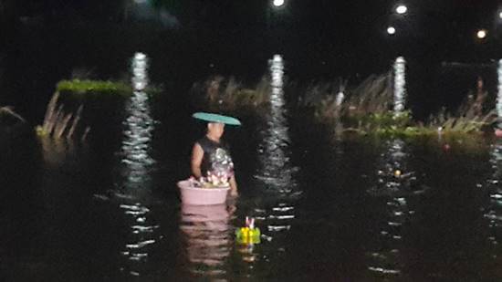 มาอีกแล้ว.. ดราม่าเก็บกระทงไปขายต่อ ชาวเน็ตถกสนั่น เหมาะสมหรือไม่ !? มาอีกแล้ว.. ดราม่าเก็บกระทงไปขายต่อ ชาวเน็ตถกสนั่น เหมาะสมหรือไม่ !?