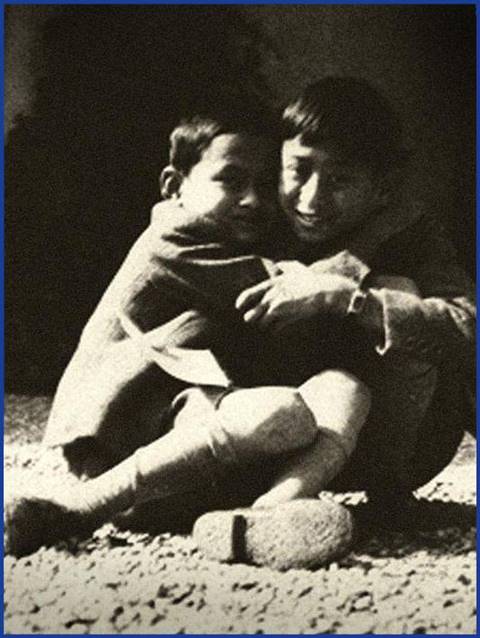 สมเด็จย่า ทรงเล่าถึงข้อแตกต่างในวัยเยาว์ของ ในหลวง ร.8 และ ร.9 สมเด็จย่า ทรงเล่าถึงข้อแตกต่างในวัยเยาว์ของ ในหลวง ร.8 และ ร.9