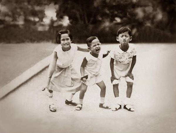 เรื่องเล่าของพ่อ ในหลวง ร.9 ทรงตรัสถาม สมเด็จย่า สมัยวัยเยาว์ เรื่องเล่าของพ่อ ในหลวง ร.9 ทรงตรัสถาม สมเด็จย่า สมัยวัยเยาว์