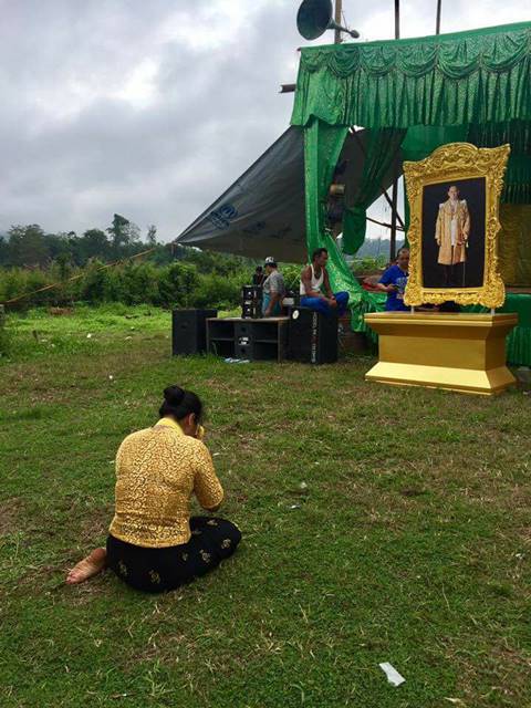 ชาวพม่าร่ำไห้ถวายอาลัย ในหลวง ร.9 ชาวพม่าร่ำไห้ถวายอาลัย ในหลวง ร.9