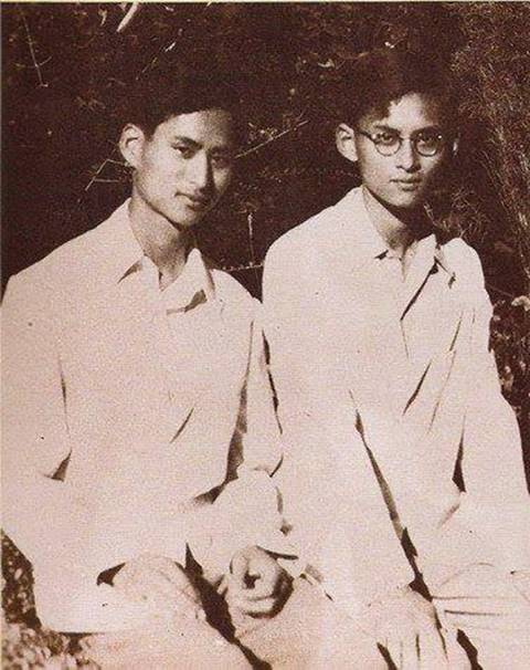 ภาพอบอุ่น.. ความสนิทสนมของพี่ชายน้องชาย รัชกาลที่ 8 กับรัชกาลที่ 9 ภาพอบอุ่น.. ความสนิทสนมของพี่ชายน้องชาย รัชกาลที่ 8 กับรัชกาลที่ 9