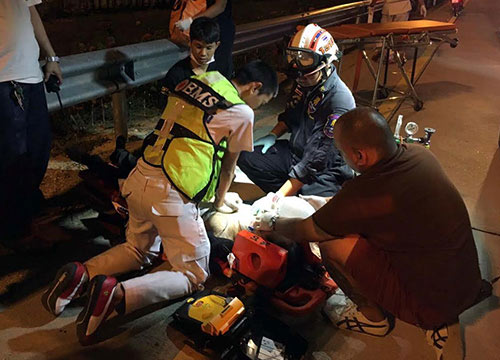 ดีเจเวียร์ ควบบิ๊กไบค์คว่ำดับ ร่างกระแทกราวเหล็กกั้นทาง คอ-ซี่โครงหัก ดีเจเวียร์ ควบบิ๊กไบค์คว่ำดับ ร่างกระแทกราวเหล็กกั้นทาง คอ-ซี่โครงหัก