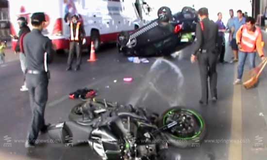 ม.5 ซิ่งบิ๊กไบค์รีบไปสอบ พุ่งชนลุงข้ามถนนขาขาด-ไถลชนเก๋งซ้ำ เจ็บ 3 ม.5 ซิ่งบิ๊กไบค์รีบไปสอบ พุ่งชนลุงข้ามถนนขาขาด-ไถลชนเก๋งซ้ำ เจ็บ 3