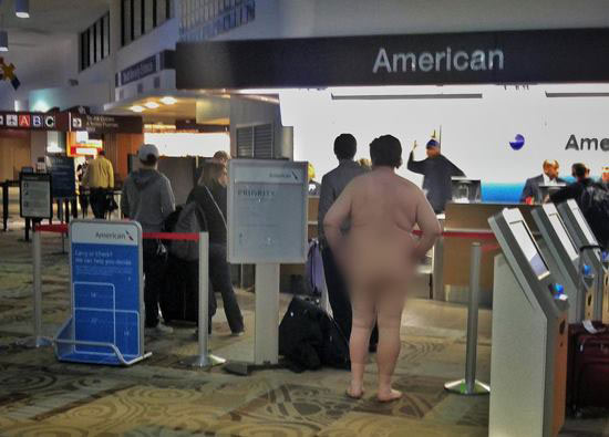 ผู้โดยสารเหวอ ชายแก้ผ้าล่อนจ้อน เช็กอินขึ้นเครื่องบิน ผู้โดยสารเหวอ ชายแก้ผ้าล่อนจ้อน เช็กอินขึ้นเครื่องบิน