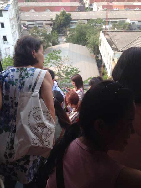 แอร์พอร์ตลิงค์ขาเข้าก่อนถึงสถานีรามคำแหง รถไฟติดค้าง แอร์พอร์ตลิงค์ขาเข้าก่อนถึงสถานีรามคำแหง รถไฟติดค้าง