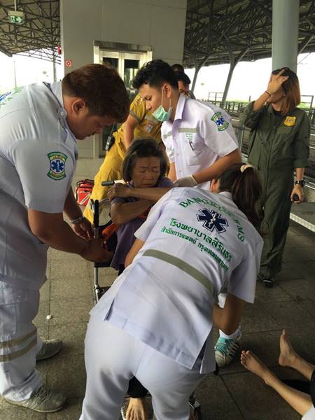 รถไฟฟ้าแอร์พอร์ตลิงก์ ขัดข้อง ผู้โดยสารจำนวนมากต้องลงกลางราง รถไฟฟ้าแอร์พอร์ตลิงก์ ขัดข้อง ผู้โดยสารจำนวนมากต้องลงกลางราง