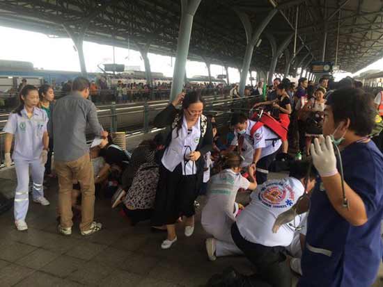 รถไฟฟ้าแอร์พอร์ต เรล ลิงก์ ขัดข้อง ผู้โดยสารจำนวนมากต้องลงกลางราง รถไฟฟ้าแอร์พอร์ต เรล ลิงก์ ขัดข้อง ผู้โดยสารจำนวนมากต้องลงกลางราง