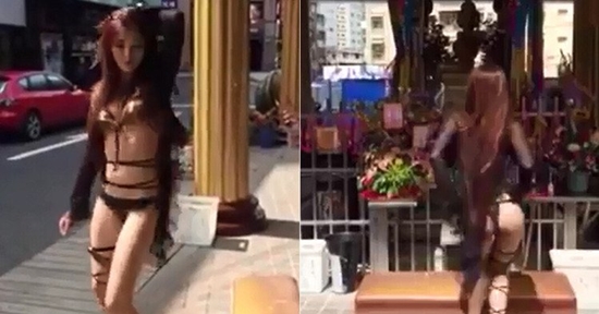 โคโยตี้สาวโชว์ลีลาแดนซ์สุดเซ็กซี่ หน้าศาลศักดิ์สิทธิ์ โคโยตี้สาวโชว์ลีลาแดนซ์สุดเซ็กซี่ หน้าศาลศักดิ์สิทธิ์