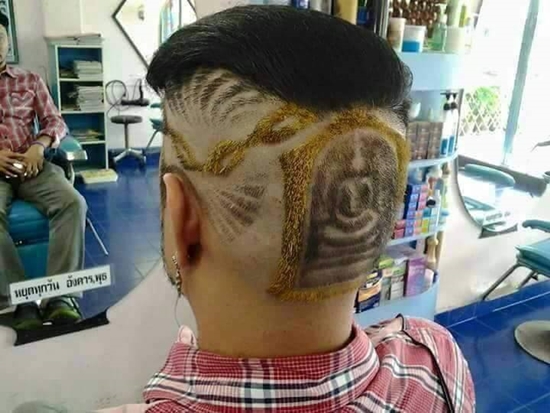 คอมเม้นท์กันครื้นเครง ! หนุ่มตัดผมไถเป็นทรงพระสมเด็จ คอมเม้นท์กันครื้นเครง ! หนุ่มตัดผมไถเป็นทรงพระสมเด็จ