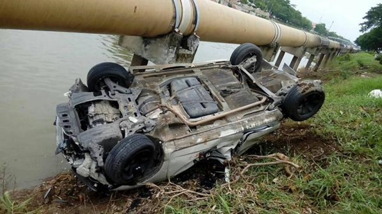 โหน่ง ชะชะช่า รุดเยี่ยมอาการลูกชายรถคว่ำ โหน่ง ชะชะช่า รุดเยี่ยมอาการลูกชายรถคว่ำ