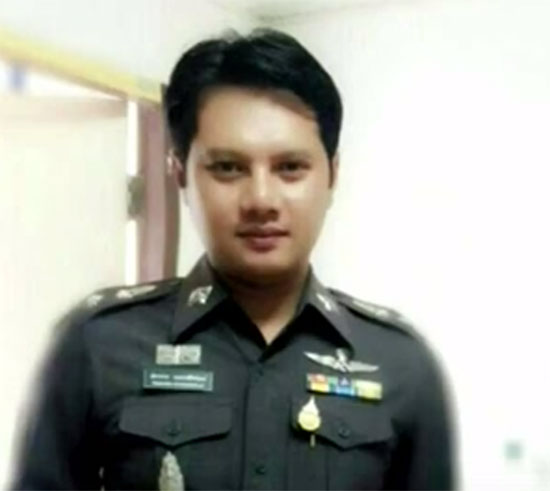 เชือดพ้นราชการ พ.ต.ท. เบ่งกินก๋วยเตี๋ยวฟรี-ชกเด็กเก็บตังค์ดั้งหัก เชือดพ้นราชการ พ.ต.ท. เบ่งกินก๋วยเตี๋ยวฟรี-ชกเด็กเก็บตังค์ดั้งหัก