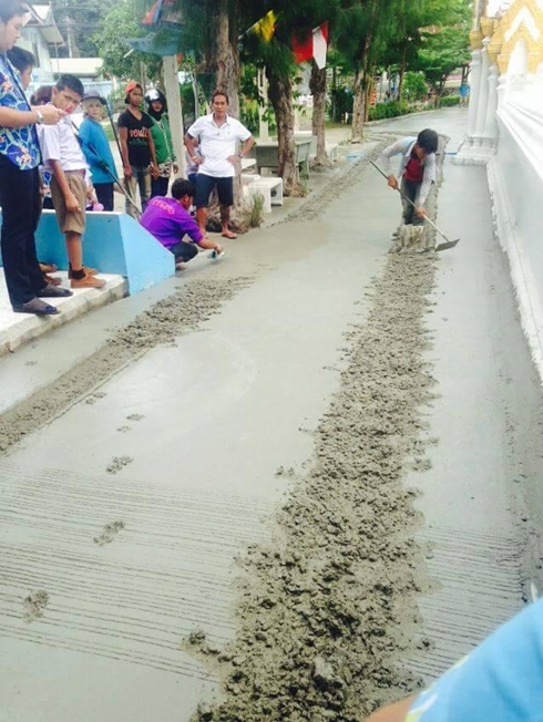 สวดยับ ! คนขับเก๋งนิสัยเสีย ขับลุยถนนเทปูนใหม่จนเละเทะ แถมโชว์กร่าง สวดยับ ! คนขับเก๋งนิสัยเสีย ขับลุยถนนเทปูนใหม่จนเละเทะ แถมโชว์กร่าง