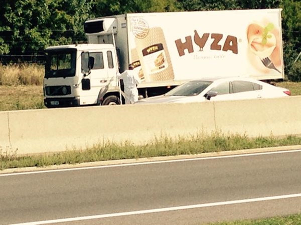 พบศพผู้อพยพกว่า 50 ศพ ในรถบรรทุกสินค้าแช่แข็ง ตายสยดสยอง พบศพผู้อพยพกว่า 50 ศพ ในรถบรรทุกสินค้าแช่แข็ง ตายสยดสยอง