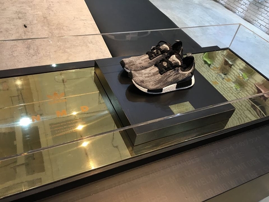 เตรียมแจงเหตุคนแย่งซื้อรองเท้า Adidas NMD จนมีคนเจ็บ เตรียมแจงเหตุคนแย่งซื้อรองเท้า Adidas NMD จนมีคนเจ็บเตรียมแจงเหตุคนแย่งซื้อรองเท้า Adidas NMD จนมีคนเจ็บ