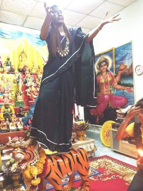 ฉะกันสนั่นโซเชียล ปมแชร์ว่อนภาพร่างทรงผีอีแพง หรือเจ้าแม่กาลี !? ฉะกันสนั่นโซเชียล ปมแชร์ว่อนภาพร่างทรงผีอีแพง หรือเจ้าแม่กาลี !?