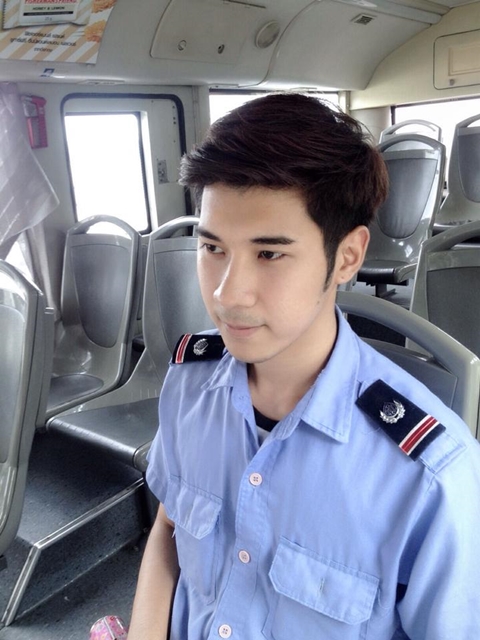 ฮือฮา กระเป๋ารถเมล์สุดหล่อ ปอ. 44 สาว ๆ บอกอยากโหนรถเมล์ ! ฮือฮา กระเป๋ารถเมล์สุดหล่อ ปอ. 44 สาว ๆ บอกอยากโหนรถเมล์ !