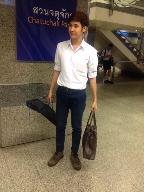 ฮือฮา กระเป๋ารถเมล์สุดหล่อ ปอ. 44 สาว ๆ บอกอยากโหนรถเมล์ ! ฮือฮา กระเป๋ารถเมล์สุดหล่อ ปอ. 44 สาว ๆ บอกอยากโหนรถเมล์ !