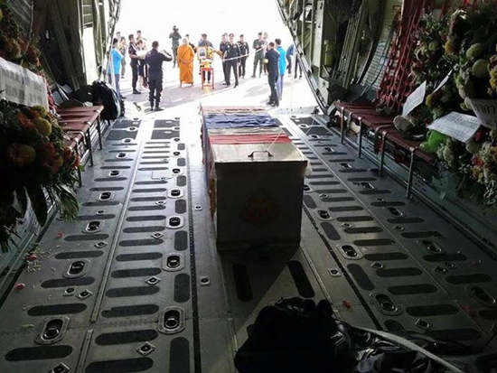 ญาติร่ำไห้ รับศพทหารใต้ตายในหน้าที่ เผยยังไม่ทันบวชตามสัญญา ญาติร่ำไห้ รับศพทหารใต้ตายในหน้าที่ เผยยังไม่ทันบวชตามสัญญา