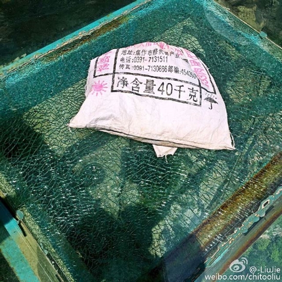 จีนระทึก สะพานกระจกร้าวซะแล้ว หลังเปิดให้เดินได้แค่ 2 อาทิตย์ !! จีนระทึก สะพานกระจกร้าวซะแล้ว หลังเปิดให้เดินได้แค่ 2 อาทิตย์ !!