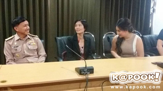 จบสวย เจ้าของเบนซ์และสามี เตรียมนำช่อดอกไม้ขอโทษคู่กรณี จบสวย เจ้าของเบนซ์และสามี เตรียมนำช่อดอกไม้ขอโทษคู่กรณี