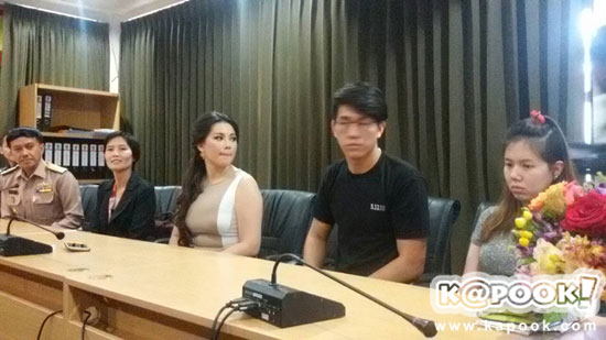 จบสวย เจ้าของเบนซ์และสามี เตรียมนำช่อดอกไม้ขอโทษคู่กรณี จบสวย เจ้าของเบนซ์และสามี เตรียมนำช่อดอกไม้ขอโทษคู่กรณี