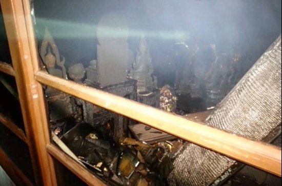 ไฟไหม้บ้าน ชวลิต ยงใจยุทธ กลางดึก ต้นเพลิงลามจากห้องพระ ไฟไหม้บ้าน ชวลิต ยงใจยุทธ กลางดึก ต้นเพลิงลามจากห้องพระ