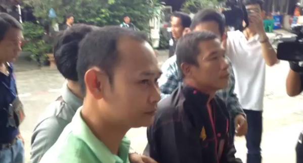 จับได้แล้ว ! ชายวิกลจริตในคลิปดัง ไล่ต่อยคนผ่านทางริมถนน จับได้แล้ว ! ชายวิกลจริตในคลิปดัง ไล่ต่อยคนผ่านทางริมถนน