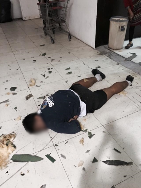 เด็ก ม.5 ปีนดาดฟ้าห้างดังศรีราชาถ่ายเซลฟี่ พลาดร่วงเจ็บสาหัส เด็ก ม.5 ปีนดาดฟ้าห้างดังศรีราชาถ่ายเซลฟี่ พลาดร่วงเจ็บสาหัส