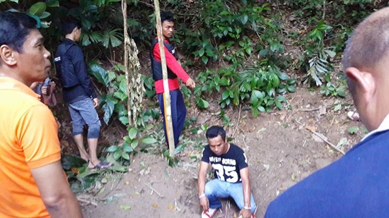 เปิดคลิป ตำรวจนำผู้ต้องหาทำแผน คดีฆ่าโหด-ข่มขืนสาวท้อง เปิดคลิป ตำรวจนำผู้ต้องหาทำแผน คดีฆ่าโหด-ข่มขืนสาวท้อง