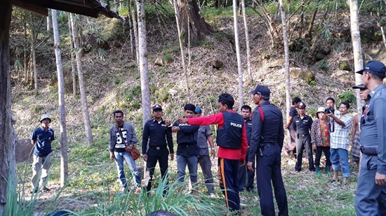 เปิดคลิป ตำรวจนำผู้ต้องหาทำแผน คดีฆ่าโหด-ข่มขืนสาวท้อง เปิดคลิป ตำรวจนำผู้ต้องหาทำแผน คดีฆ่าโหด-ข่มขืนสาวท้อง