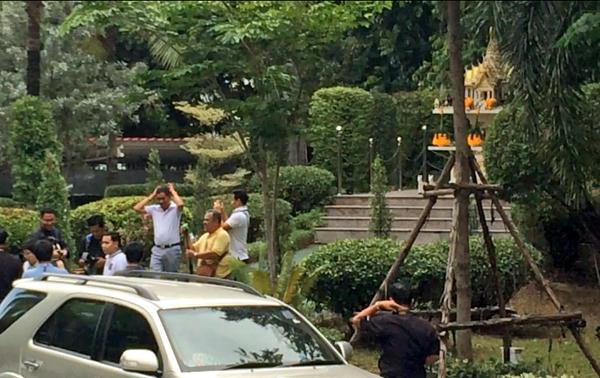 คำรณวิทย์ เข้าให้ปากคำ ปมพกปืนขึ้นเครื่องบินที่ญี่ปุ่น คำรณวิทย์ เข้าให้ปากคำ ปมพกปืนขึ้นเครื่องบินที่ญี่ปุ่น