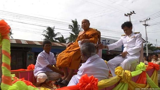 ฉลองตราตั้ง เจ้าอาวาสวัดบ้านไร่รูปใหม่ ชาวโคราชแห่เข้าร่วมพิธี ฉลองตราตั้ง เจ้าอาวาสวัดบ้านไร่รูปใหม่ ชาวโคราชแห่เข้าร่วมพิธี