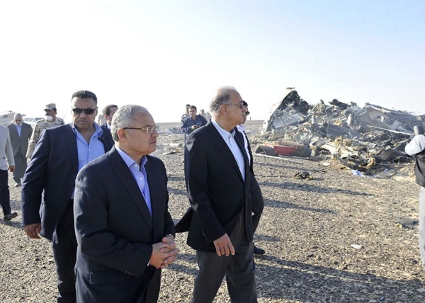 เผยภาพ-คลิปซากเครื่องบิน 7K9268 ตกในอียิปต์ กู้ศพได้กว่า 100 ศพแล้ว เผยภาพ-คลิปซากเครื่องบิน 7K9268 ตกในอียิปต์ กู้ศพได้กว่า 100 ศพแล้ว