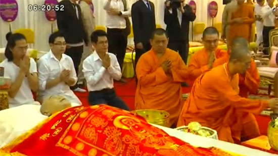 ศิษย์แห่ร่วมพิธีพระราชทานน้ำหลวงสรงศพ เจ้าอาวาสวัดเล่งเน่ยยี่ ศิษย์แห่ร่วมพิธีพระราชทานน้ำหลวงสรงศพ เจ้าอาวาสวัดเล่งเน่ยยี่