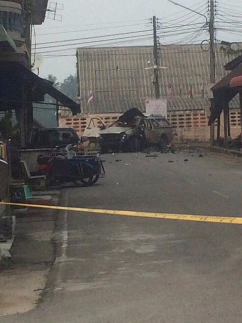 คาร์บอมป่วนใต้ ระเบิดรถ อส. หน้าตลาดน้ำตากใบ ดับ 1 ศพ คาร์บอมป่วนใต้ ระเบิดรถ อส. หน้าตลาดน้ำตากใบ ดับ 1 ศพ