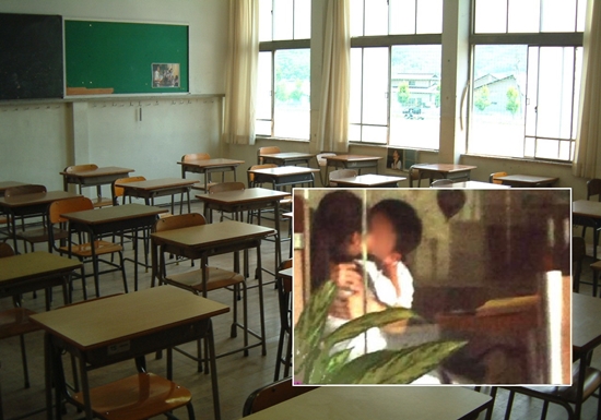 คดีอึ้ง เด็กสาว 15 มีเซ็กส์กับเพื่อนร่วมห้อง 8 คน ความแตกแม่จับได้พาส่งตำรวจ คดีอึ้ง เด็กสาว 15 มีเซ็กส์กับเพื่อนร่วมห้อง 8 คน ความแตกแม่จับได้พาส่งตำรวจ