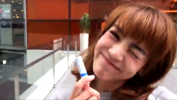 คนอะไร แค่ท่าดมยาดมก็ทำเอาใจละลายตายไปเลย คนอะไร แค่ท่าดมยาดมก็ทำเอาใจละลายตายไปเลย