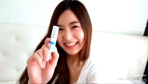 คนอะไร แค่ท่าดมยาดมก็ทำเอาใจละลายตายไปเลย คนอะไร แค่ท่าดมยาดมก็ทำเอาใจละลายตายไปเลย