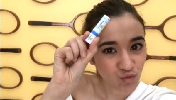 คนอะไร แค่ท่าดมยาดมก็ทำเอาใจละลายตายไปเลย คนอะไร แค่ท่าดมยาดมก็ทำเอาใจละลายตายไปเลย