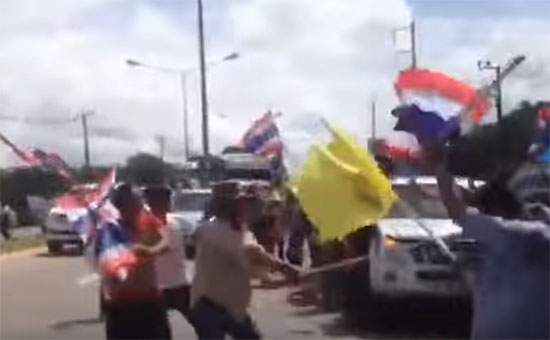 ปะทะเดือด ! ม็อบปิดสนามบินกระบี่ บาดเจ็บแล้ว 10 ราย ปะทะเดือด ! ม็อบปิดสนามบินกระบี่ บาดเจ็บแล้ว 10 ราย